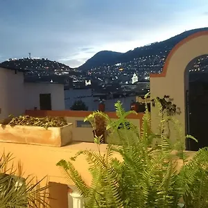 https://casa-vista-hermosa-quito.hotelsquito.com